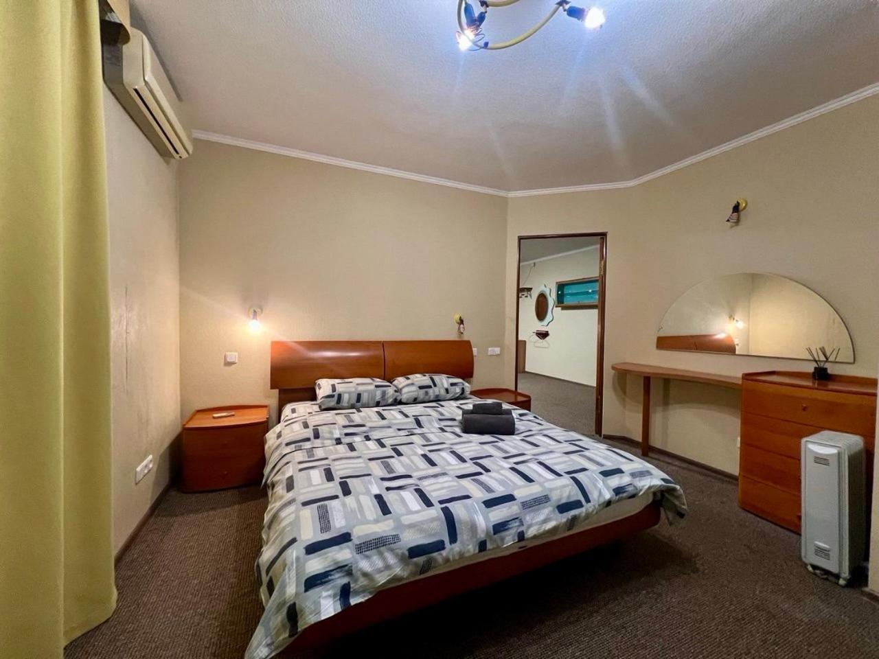 Apartment In The Center Of Киев Экстерьер фото
